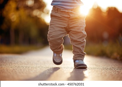 Baby's first steps.The first independent steps. - Shutterstock ID 450762031