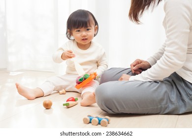 Asian Babysitter: Bilder, Stockfotos und Vektorgrafiken | Shutterstock