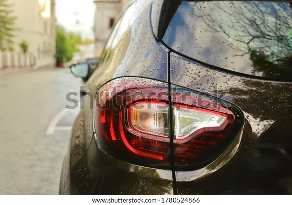 back of car headlight\
car