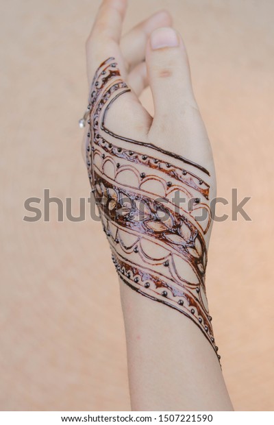 Back Hand Henna Tattoo Designs Stock Photo Edit Now 1507221590