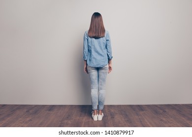 後ろ姿 女性 の画像 写真素材 ベクター画像 Shutterstock