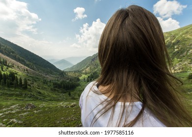 山 男性 後ろ姿 Images Stock Photos Vectors Shutterstock