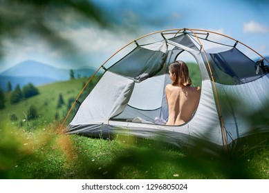 Camping nude