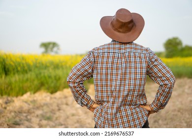 544 Cowboy hat back view Images, Stock Photos & Vectors | Shutterstock