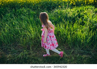 Back View Little Girl Grass Stock Photo 345942320 | Shutterstock