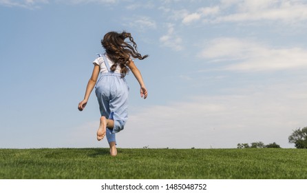 走る 後ろ姿 の画像 写真素材 ベクター画像 Shutterstock