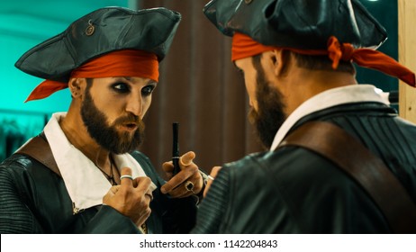 Pirate Makeup Imagenes Fotos De Stock Y Vectores Shutterstock