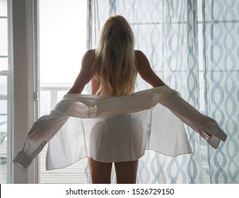 Back View Sexy Young Blonde Girl Stock Photo 1526729150 | Shutterstock