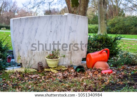 Back view of single grave stone in cemetry