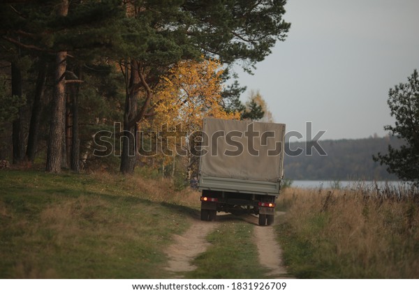 back view of a truck in\
nature
