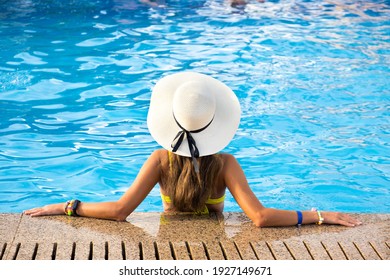 17,913 Woman on back in pool Images, Stock Photos & Vectors | Shutterstock