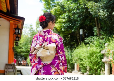 着物 女性 後ろ の画像 写真素材 ベクター画像 Shutterstock