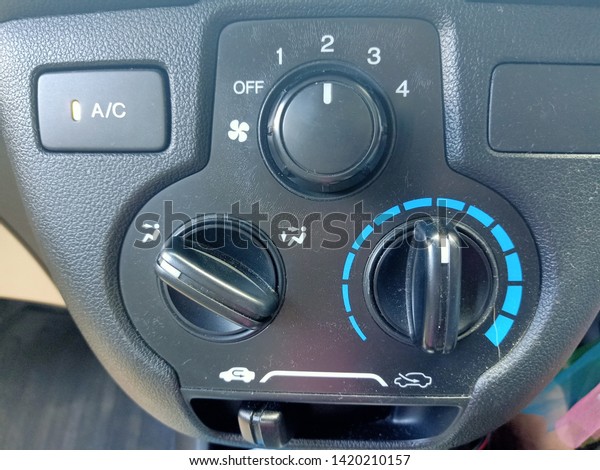 Background air control\
button inside the\
car