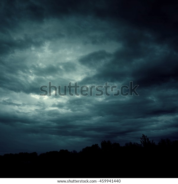 Arriere Plan Du Ciel Sombre Devant Un Photo De Stock Modifiable