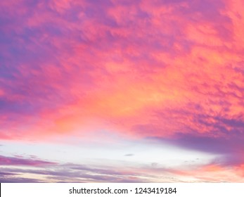 夜明け 紫 ピンク 空 の画像 写真素材 ベクター画像 Shutterstock