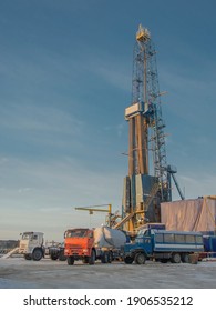 In The Background, A Drilling Rig In The Northern Oil And Gas Field. In The Foreground Is A Grouting Technique For Cementing A Casing In A Well