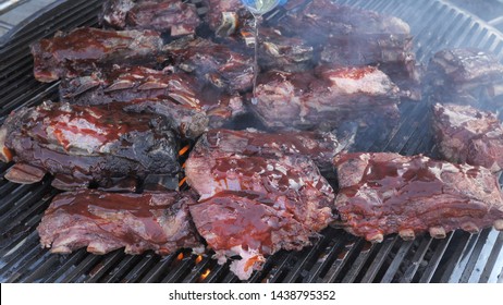 Imágenes, fotos de stock y vectores sobre Chef Flameando Chef Cooking Delicious Beef And Pork Barbecue On Grill