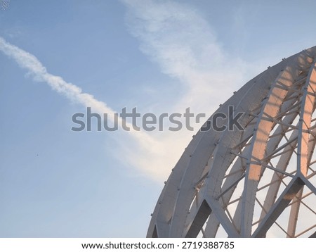 Background image with a sky layer and a trace of an airplane next to the planetarium.