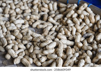 Background of a large group of Peanuts