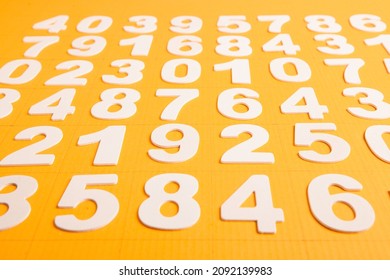 Background of numbers. from zero to nine. Numbers texture. Finance data concept. Matematic. Seamless pattern with numbers. financial crisis concept. Business success.
