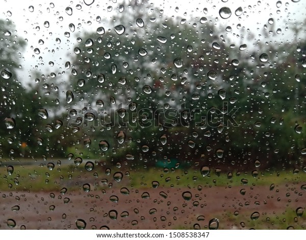  background water\
drop in car window 