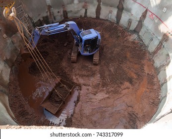 Backhoe Excavate Rock To The Bucket For Pull Out Of Shaft Sinking