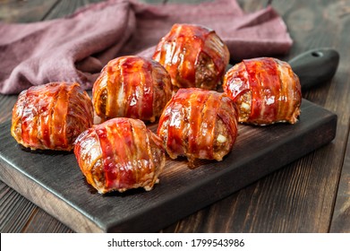 Bacon verpackte, mit Käse gefüllte Fleischbällchen