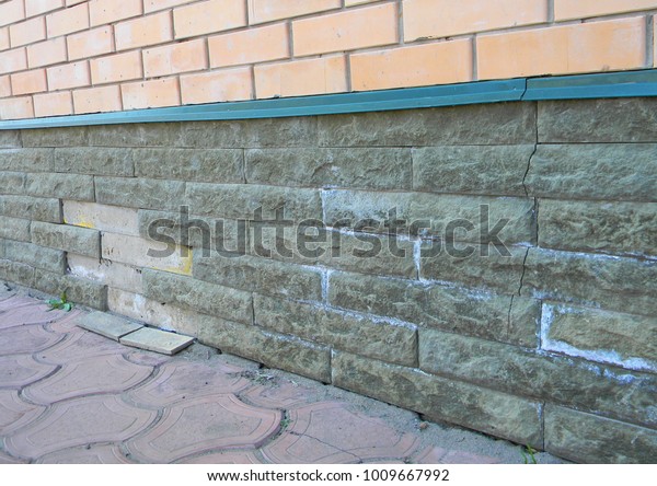 Bad condition of wet foundation
walls. Mineral Efflorescence and foundation wall crack
