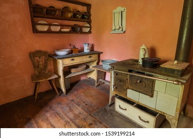 Bad Windsheim, Germany - 16 October 2019: Interior Views Of A German Village House. View Of An Old, Antique Kitchen Stove And Dresser