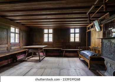 Featured image of post Medieval House Interior : Medieval houses castle house mirror interior furniture google home decor image home interiors.