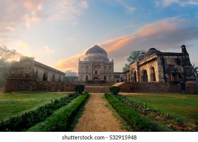 Bada Gumbad Complex At Early Morning In Lodi Garden Monuments, Delhi, India