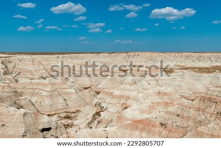 Badlands landscape of rock strata, Badlands national park, South Dakota, USA.