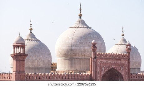 Badshahi Mosque Domes Lahore Fort City Stock Photo 2209626235 ...