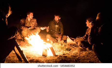 Baghouz, North East Syria, March, 14, 2019. Fighters  The SDF Syrian Democratic Forces Make A Pause On Their Attack Aganist The Islamic State. Time For Talking Near The Fire