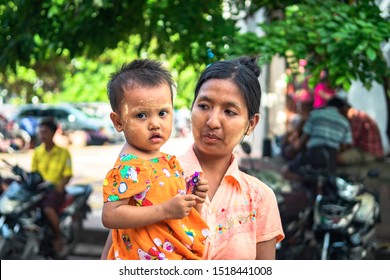 Bago, Myanmar. 16 Th August, 2019: Portrait Of Burmese Humble Family