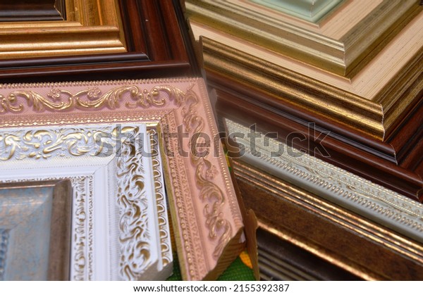 Baguette\
frames for paintings and images. Frame\
corners
