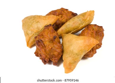 Bahjis and samosa, some crispy Indian snacks