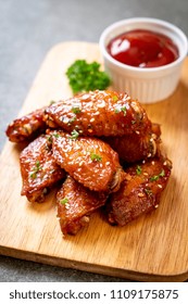 Baked Barbecue Chicken Wings With White Sesame