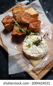 baked camembert cheese with crusty bread
