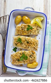 Baked cod fillets with breadcrumbs and baby potatoes 