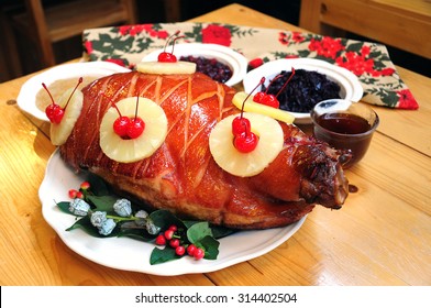 Baked Ham With Honey Glaze With Pineapple