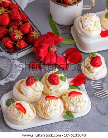 baked meringue with cream