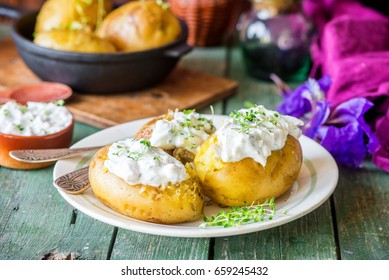 Baked potatoes with sour cream sauce