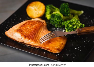 Baked Salmon Fillet With Broccoli .