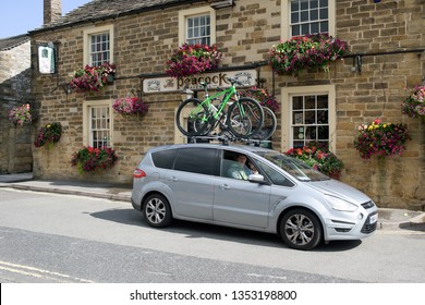 Bakewell, Derbyshire, UK, August 15th 2015. Busy summers day in the capital of the Peak District 'Bakewell' a hot spot for tourism and the famous tart.