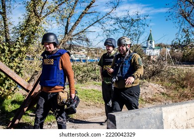 Bakhmut, Ukraine - October 19, 2022 Group Of Television Journalists And War Photographers Working In The City Of Bakhmut, Covering The War Under The Bombardments Of The Russian Army