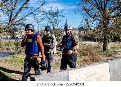 Bakhmut, Ukraine - October 19, 2022 Group Of Television Journalists And War Photographers Working In The City Of Bakhmut, Covering The War Under The Bombardments Of The Russian Army