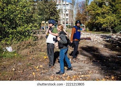 Bakhmut, Ukraine - October 19, 2022 Group Of Television Journalists And War Photographers Working In The City Of Bakhmut, Covering The War Under The Bombardments Of The Russian Army