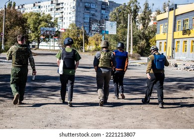 Bakhmut, Ukraine - October 19, 2022 Group Of Television Journalists And War Photographers Working In The City Of Bakhmut, Covering The War Under The Bombardments Of The Russian Army