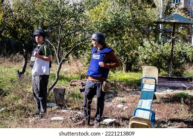 Bakhmut, Ukraine - October 19, 2022 Group Of Television Journalists And War Photographers Working In The City Of Bakhmut, Covering The War Under The Bombardments Of The Russian Army